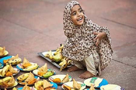 آماده سازی سفره افطار در مسجد جامع دهلی، هند